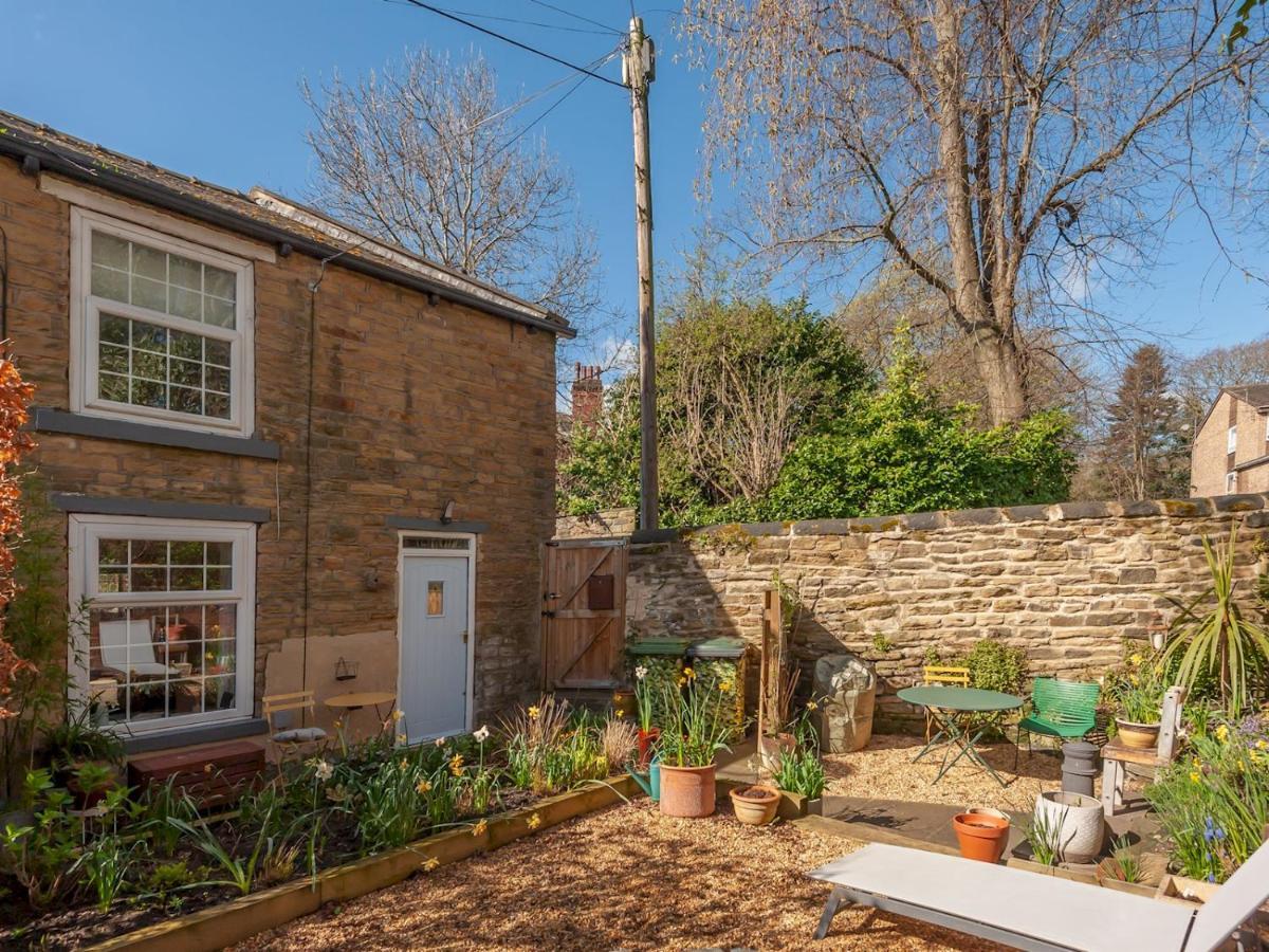 Pass The Keys Wonky Cottage With Amazing Garden Leeds  Buitenkant foto