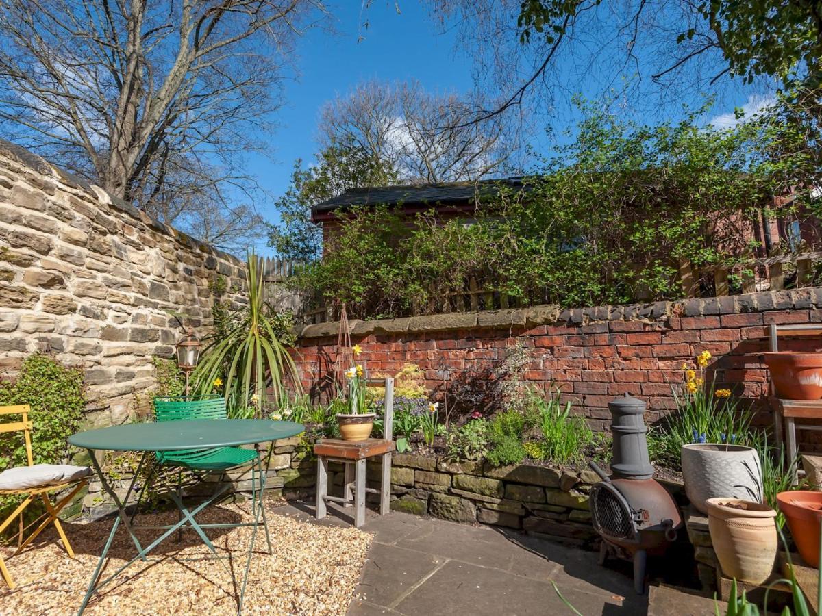 Pass The Keys Wonky Cottage With Amazing Garden Leeds  Buitenkant foto